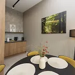 Sky Hill Apartment